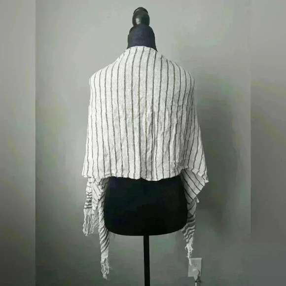 H&M Green and White Striped Scarf - Picture 3 of 4